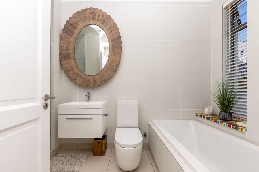 2 Bedroom Property for Sale in Sea Point Western Cape
